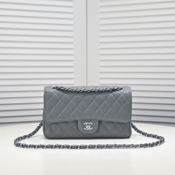 シャネルバッグ正面デザイン